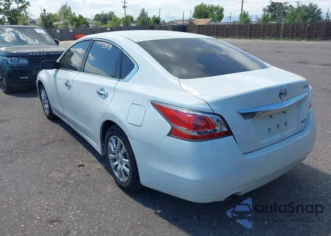 2015 Nissan Altima 2.5/2.5 S/2.5 Sl/2.5 Sv z USA, uszkodzony, nr VIN 1N4AL3AP3FC275643